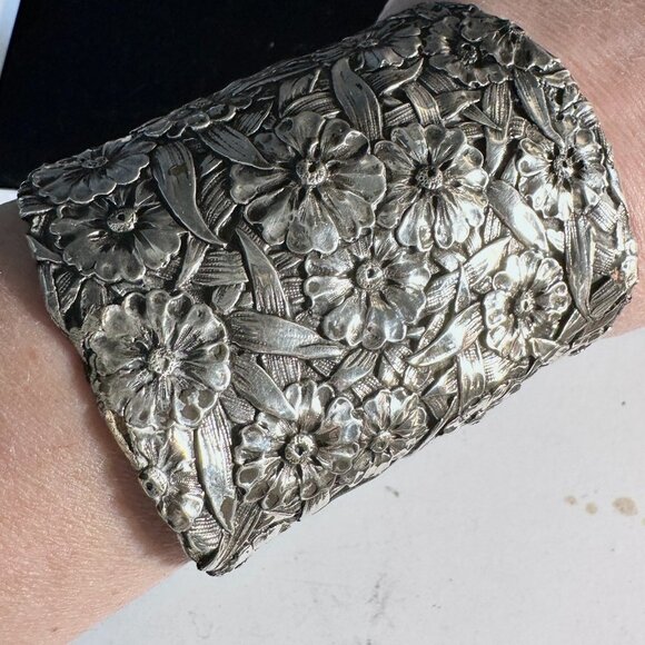 Floral Victorian Antique Solid Sterling Silver 925 Cuff Bracelet Repoussé Wide - Picture 1 of 6